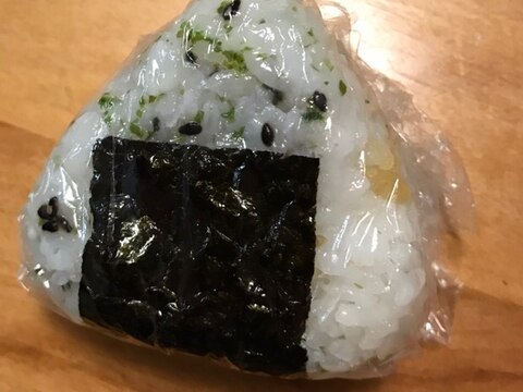 アスパラのポン酢炒め入り天かす青のりおむすび